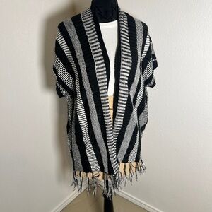 New Directions Black and White Knit Shawl